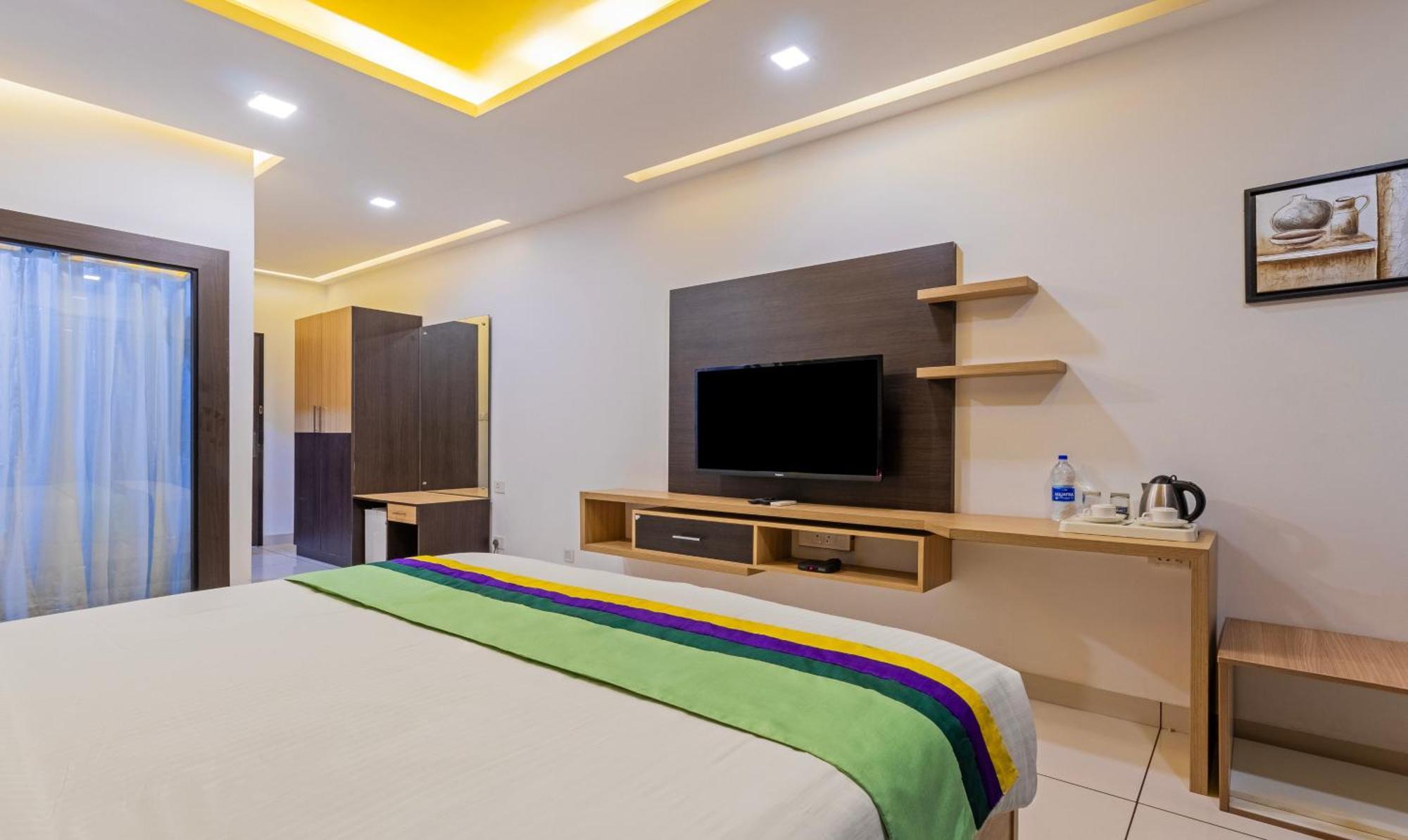 Treebo Grand Canyon By D2V Kochi Buitenkant foto